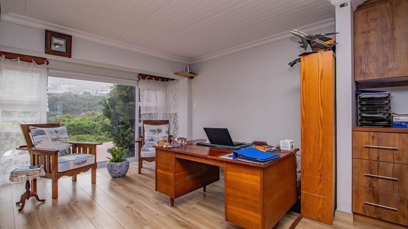 9 Bedroom Property for Sale in Outeniqua Strand Western Cape